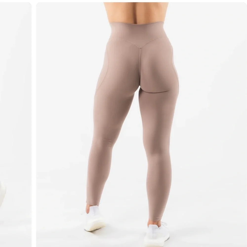 Aura Ultra-High Rise Legging - Sand - Picture 4 of 6